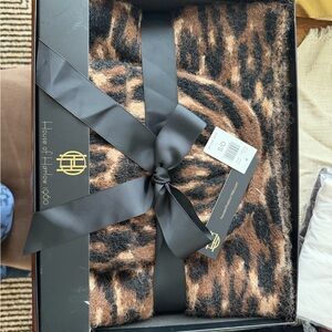 House of Harlow 1960 Leopard Print Scarf and Hat Set